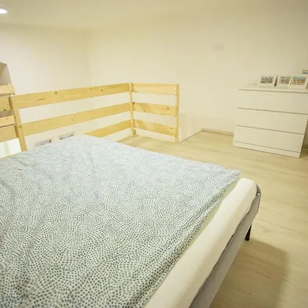 Cosy Two Bedroom Flat In Josika Street, Paprika Apartment *
