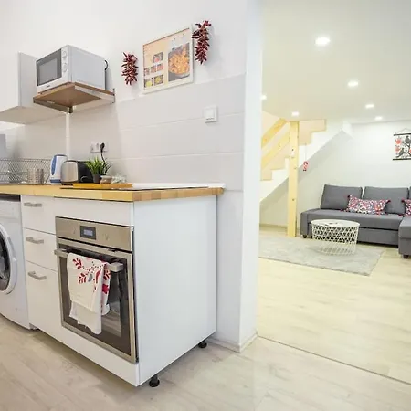 Cosy Two Bedroom Flat In Josika Street, Paprika Apartment Budapest