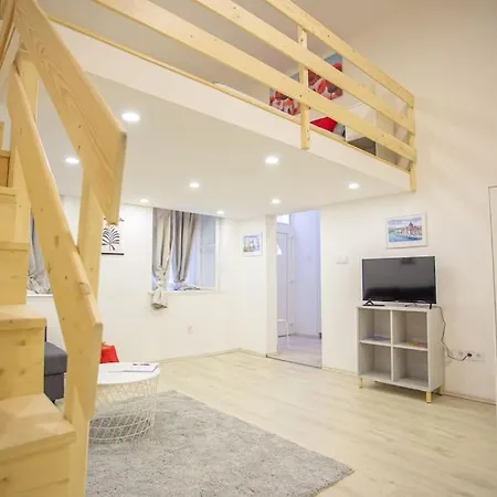 Cosy Two Bedroom Flat In Josika Street, Paprika Apartment