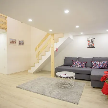 Apartment Cosy Two Bedroom Flat In Josika Street, Paprika