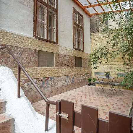Cosy Two Bedroom Flat In Josika Street, Paprika * Budapest
