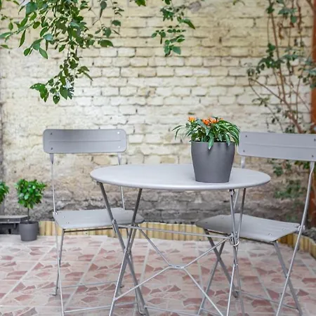 Cosy Two Bedroom Flat In Josika Street, Paprika Apartment