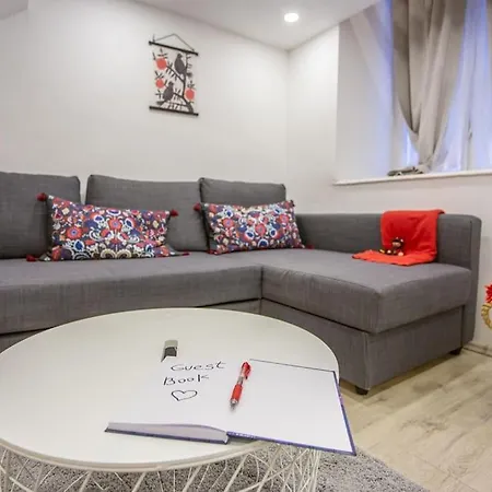 Cosy Two Bedroom Flat In Josika Street, Paprika Budapest