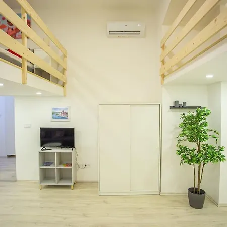 Cosy Two Bedroom Flat In Josika Street, Paprika * Budapest